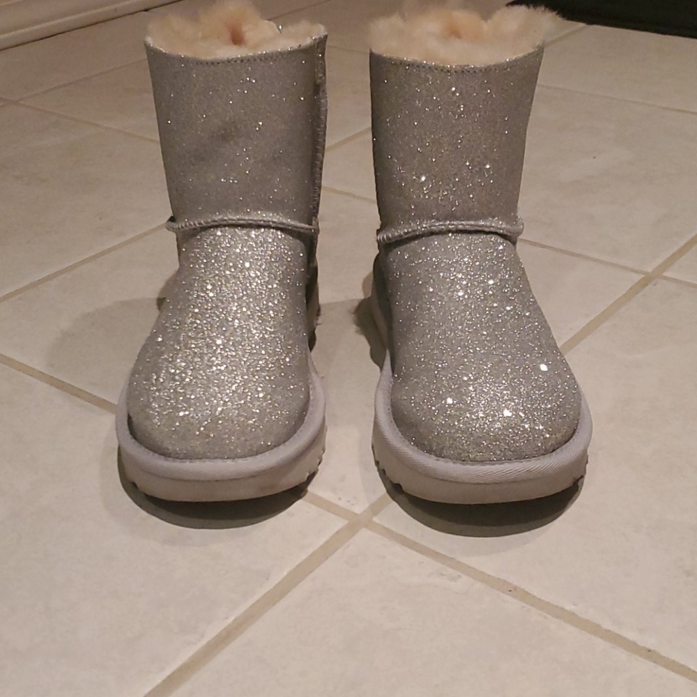 UGG